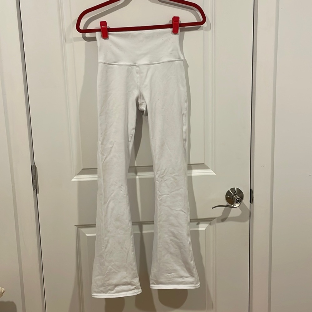 White alo yoga leggings